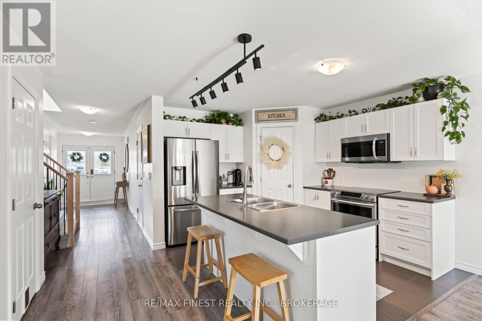 37 Brennan Crescent, Loyalist, Ontario  K0H 2H0 - Photo 9 - X12357379