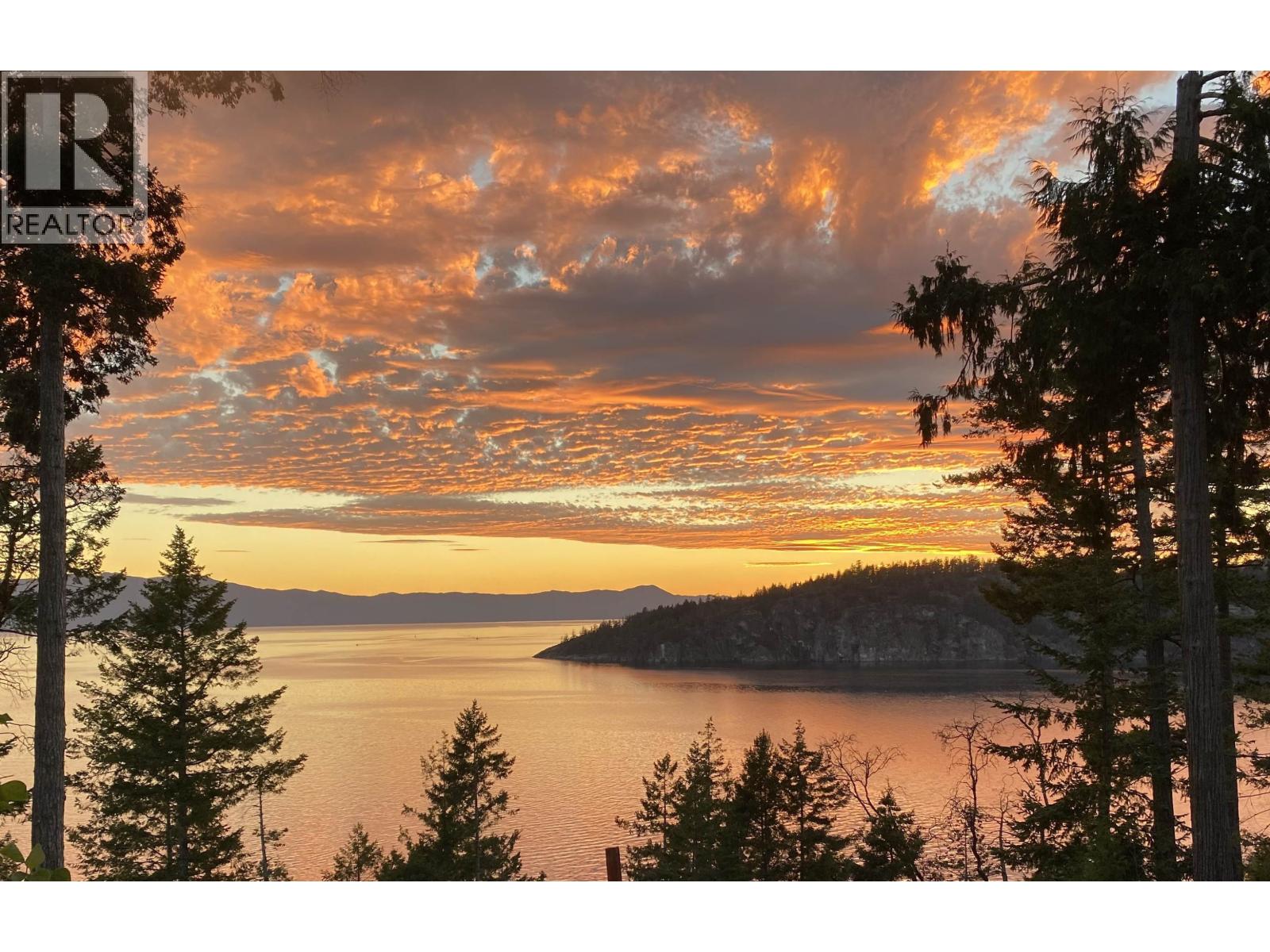 13543 Sakinaw Drive, Garden Bay, British Columbia  V0N 1S1 - Photo 2 - R3020615