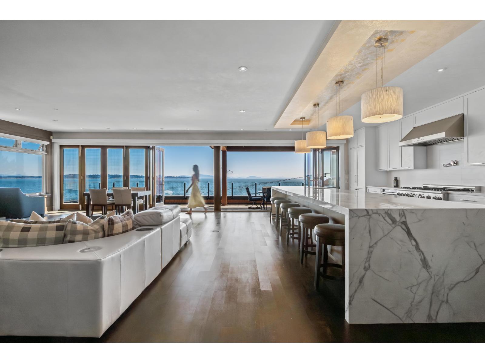 Property at 14495 MARINE DRIVE image 4