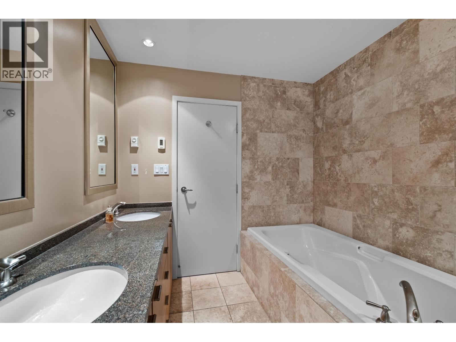 4201 1408 Strathmore Mews, Vancouver, British Columbia  V6Z 3A9 - Photo 23 - R3039303