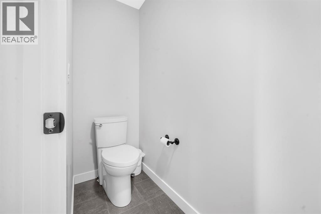 945 Midtown Avenue Sw, Airdrie, Alberta  T4B 4V8 - Photo 32 - A2250393