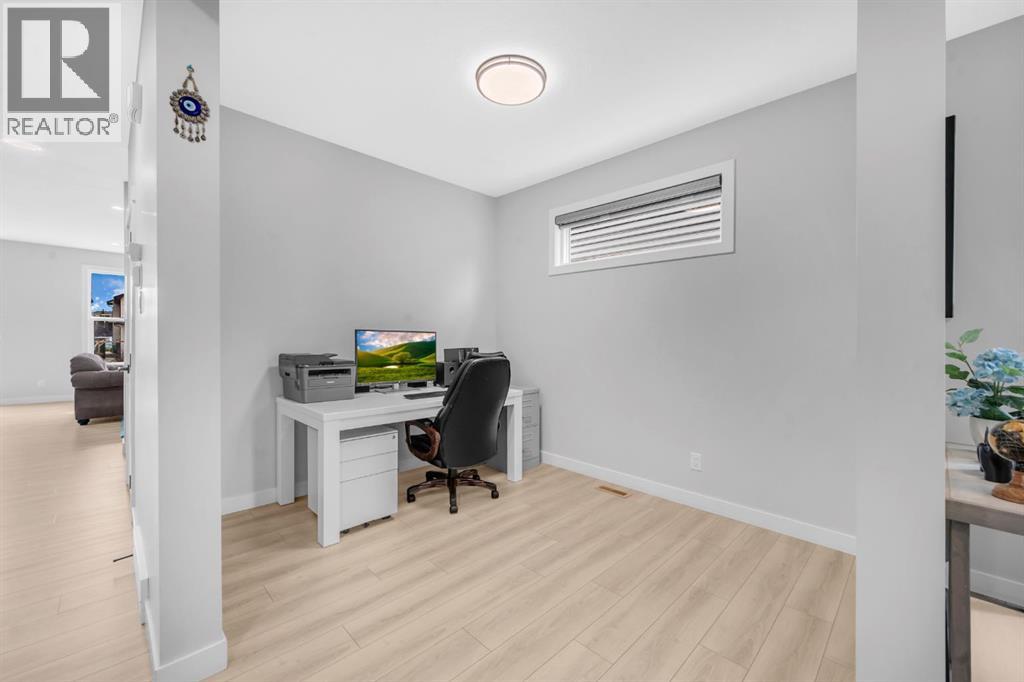945 Midtown Avenue Sw, Airdrie, Alberta  T4B 4V8 - Photo 5 - A2250393