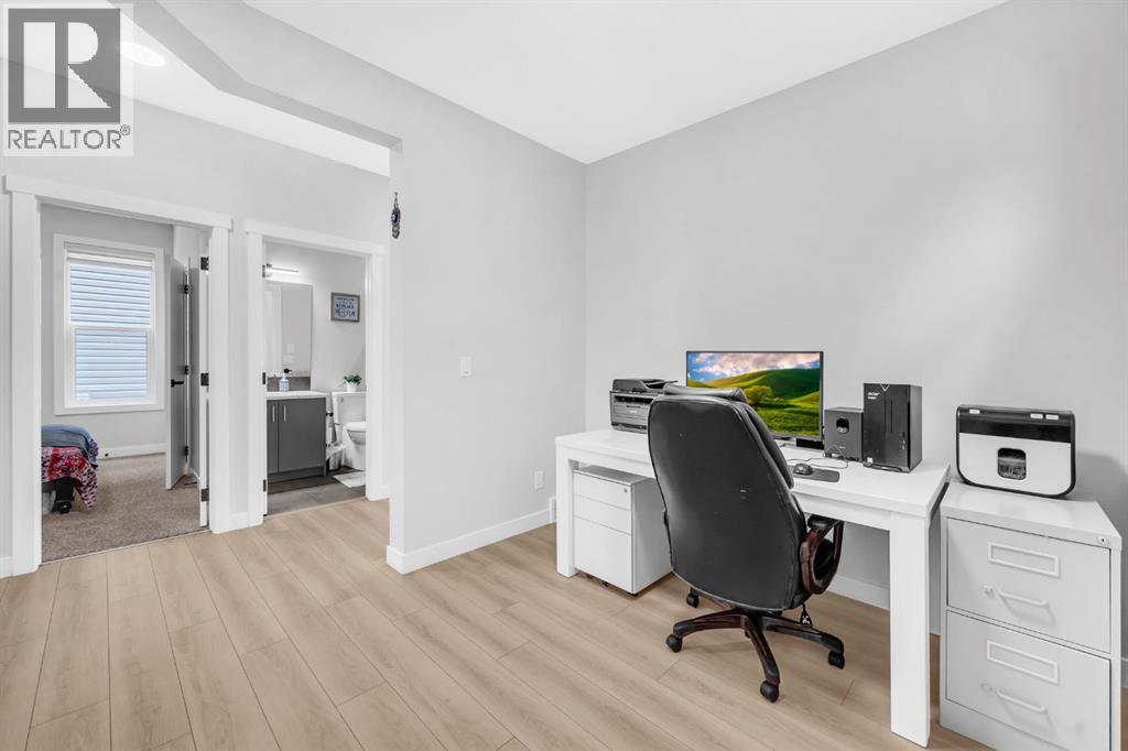 945 Midtown Avenue Sw, Airdrie, Alberta  T4B 4V8 - Photo 6 - A2250393