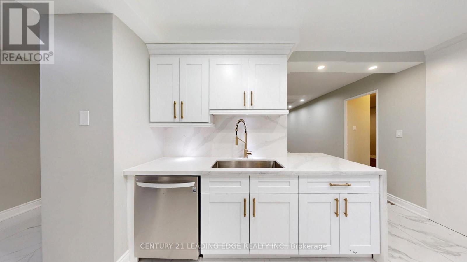 201 - 15 Mcmurrich Street, Toronto, Ontario  M5R 3M6 - Photo 15 - C12357308