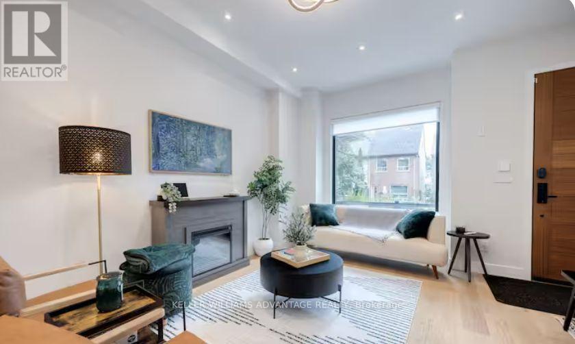 56 Foxley Street, Toronto (Trinity-Bellwoods), Ontario  M6J 1R2 - Photo 6 - C12357309
