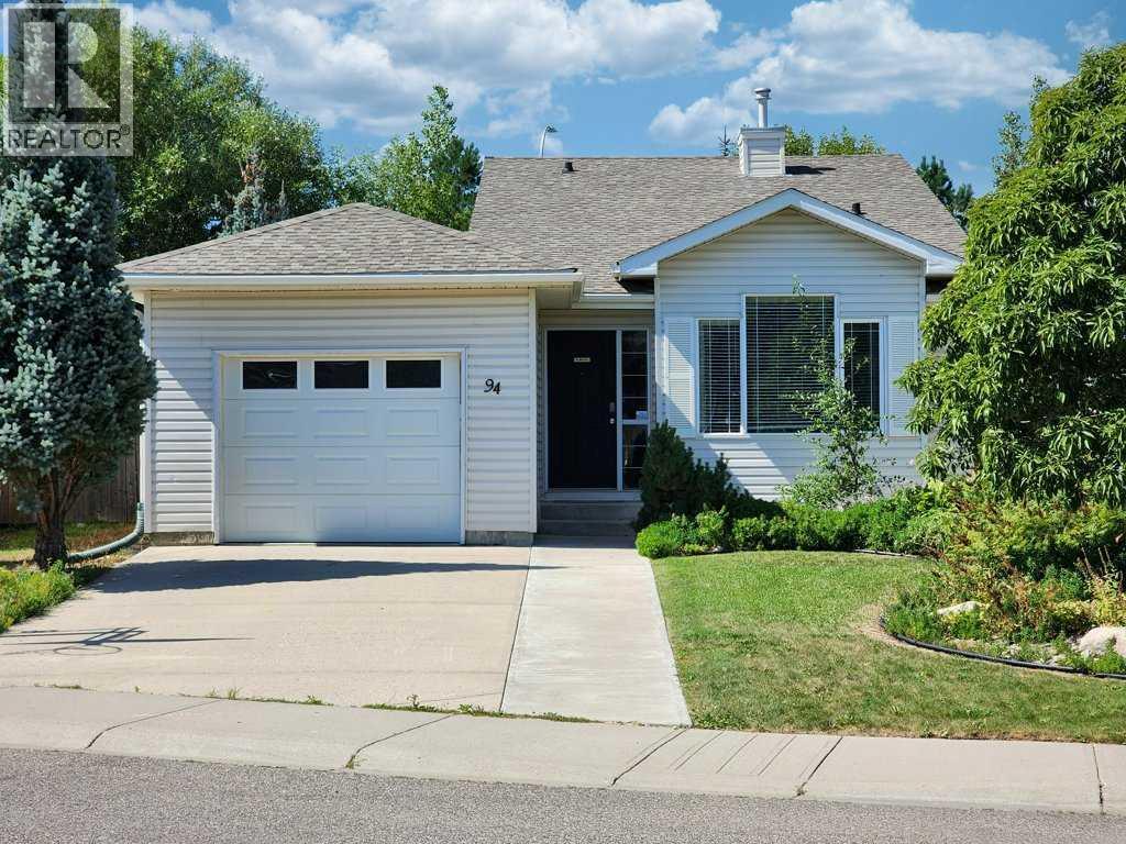 Property at 94 Heritage Court W image 1