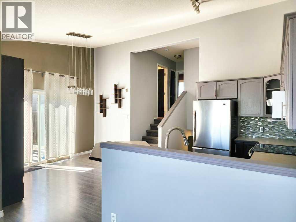 Property at 94 Heritage Court W image 4