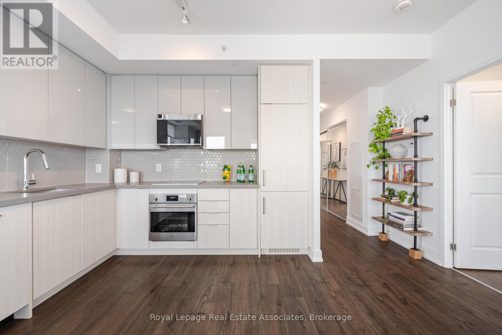 2003 - 297 Oak Walk Drive, Oakville (Ro River Oaks), Ontario  L6H 3R6 - Photo 11 - W12357284