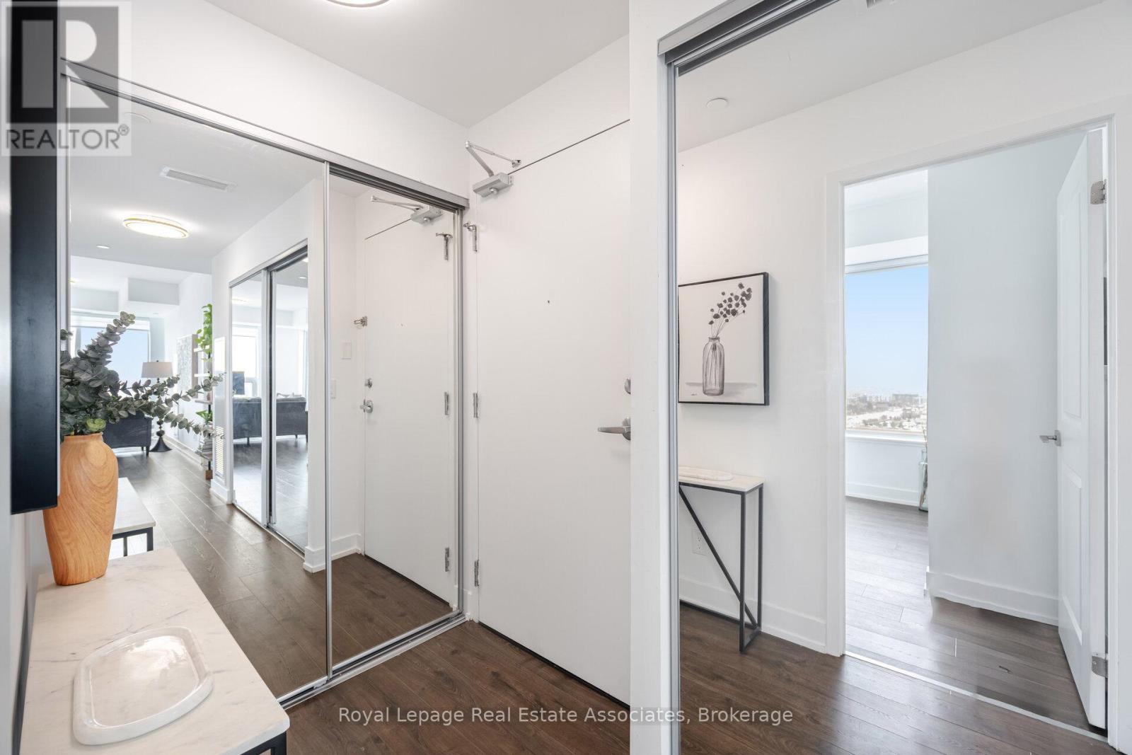 2003 - 297 Oak Walk Drive, Oakville (Ro River Oaks), Ontario  L6H 3R6 - Photo 6 - W12357284