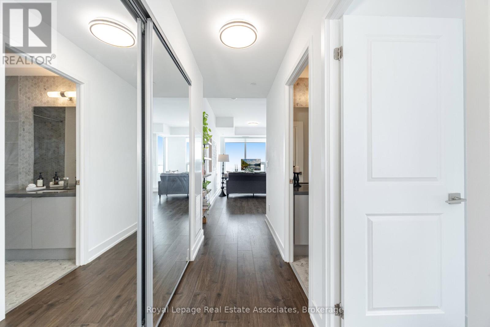 2003 - 297 Oak Walk Drive, Oakville (Ro River Oaks), Ontario  L6H 3R6 - Photo 7 - W12357284