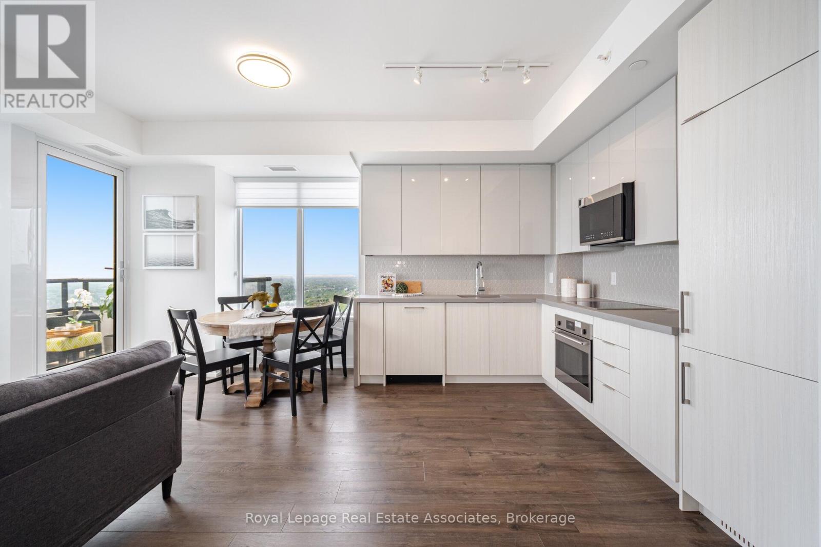 2003 - 297 Oak Walk Drive, Oakville (Ro River Oaks), Ontario  L6H 3R6 - Photo 9 - W12357284