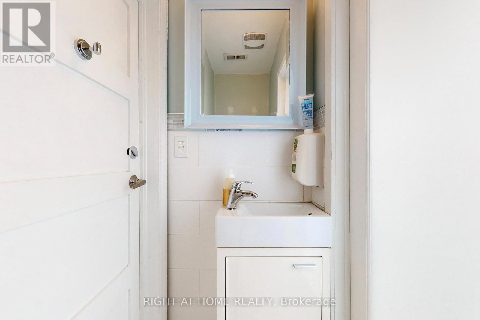 2390a Bloor Street W, Toronto, Ontario  M6S 1P5 - Photo 18 - W12357310