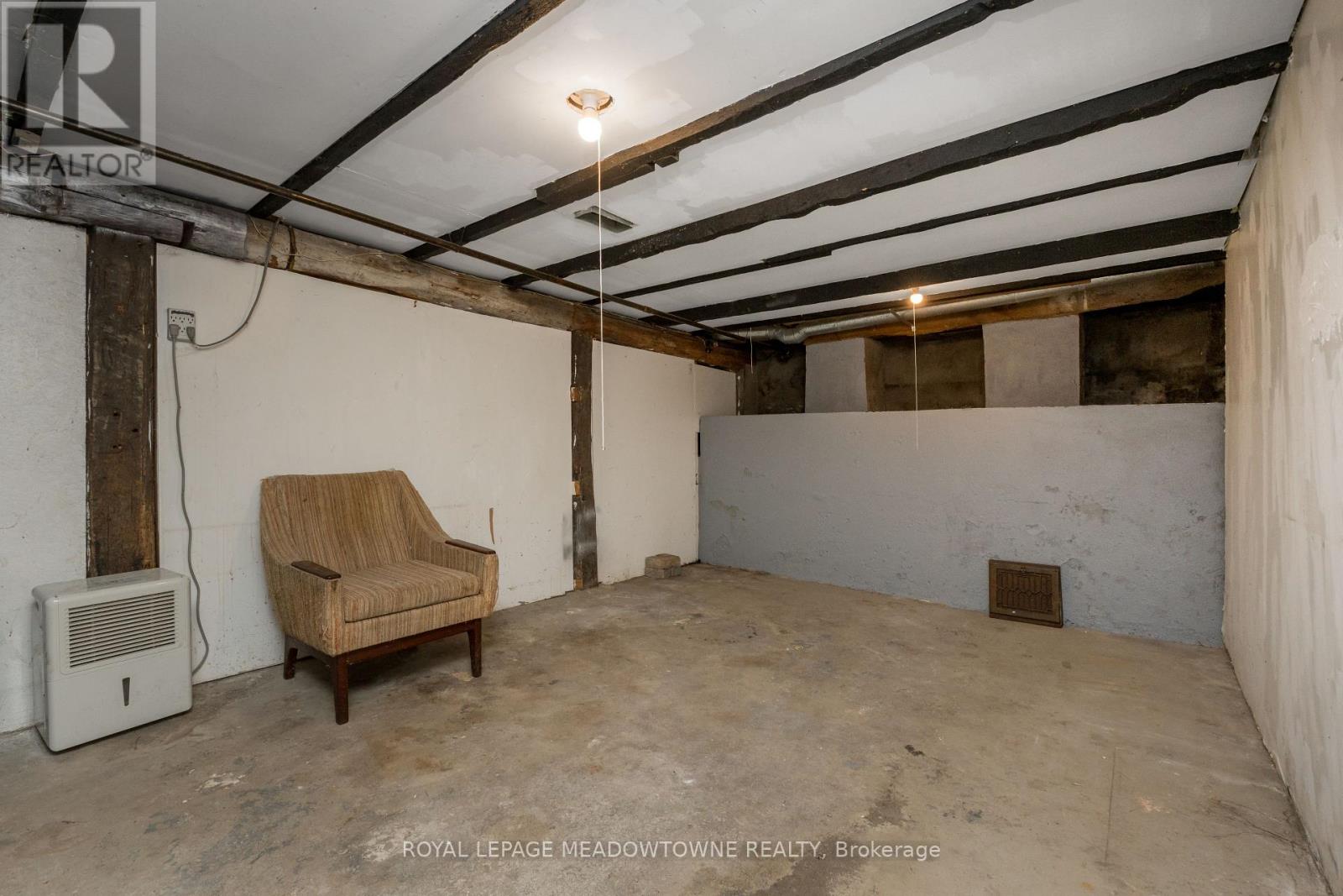 14 Academy Road, Halton Hills, Ontario  L7G 3N8 - Photo 33 - W12357343
