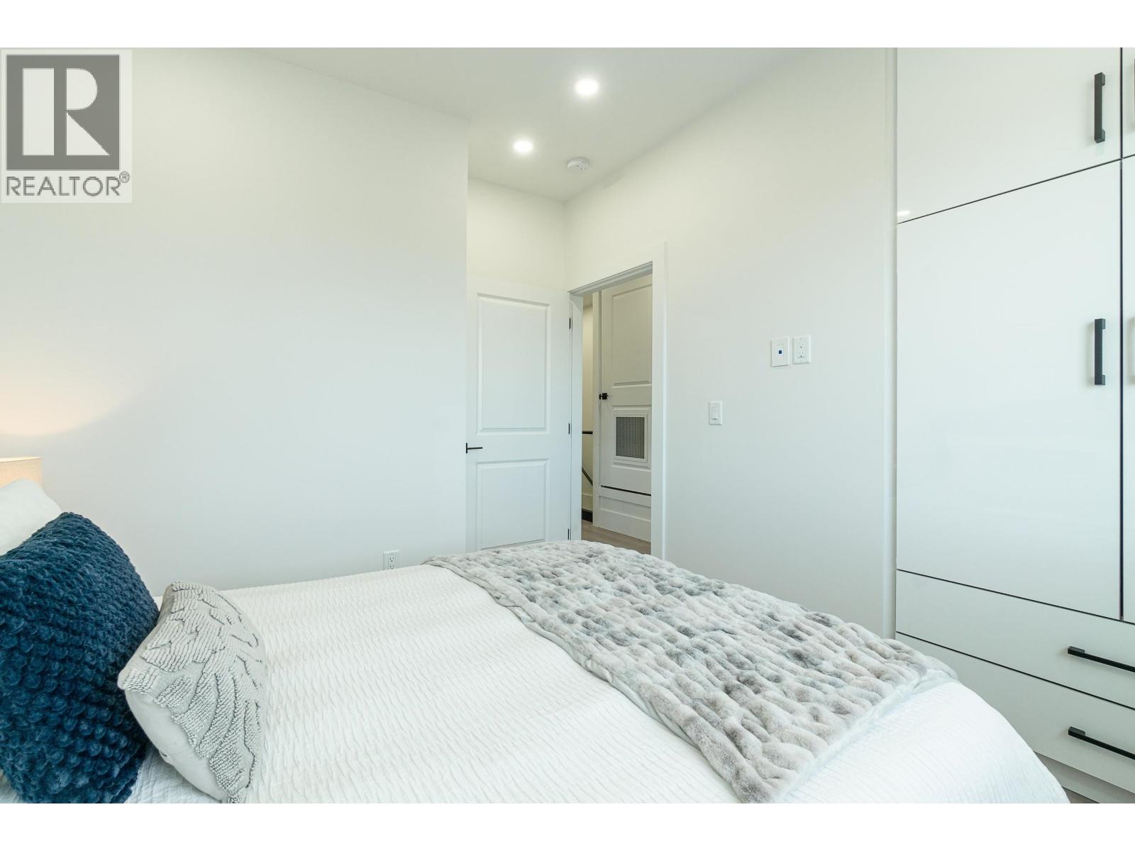 Listing Picture 25 of 38 : 2792 E 49TH AVENUE, Vancouver / 溫哥華 - 魯藝地產 Yvonne Lu Group - MLS Medallion Club Member