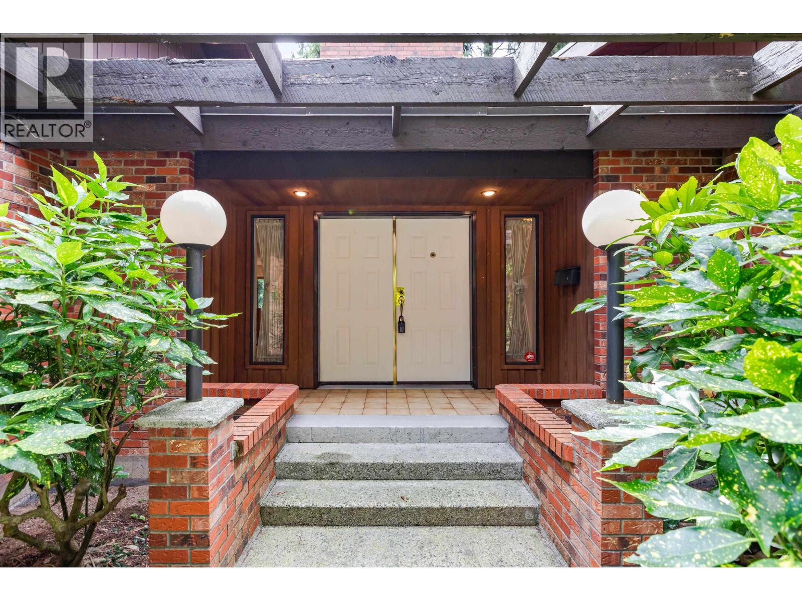 20804 Wicklund Avenue, Maple Ridge, British Columbia  V2X 8M5 - Photo 5 - R3039300