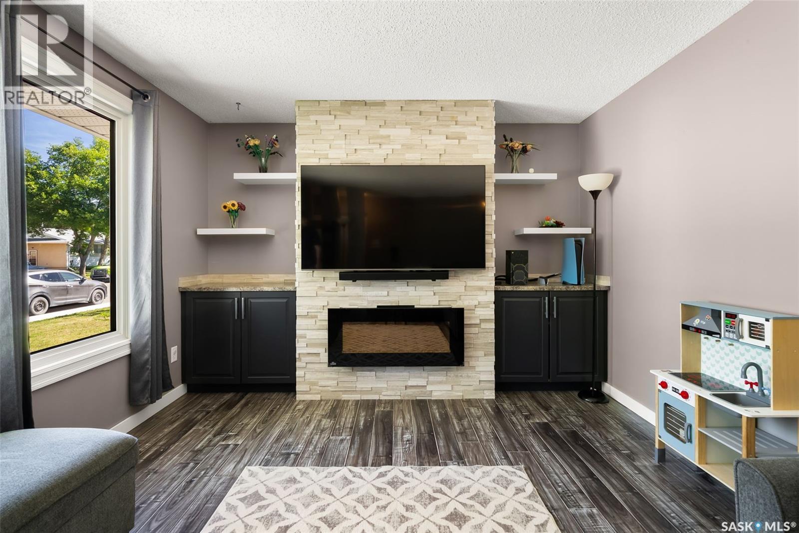 114 Mackenzie Crescent, Regina, Saskatchewan  S4N 5G5 - Photo 3 - SK016273