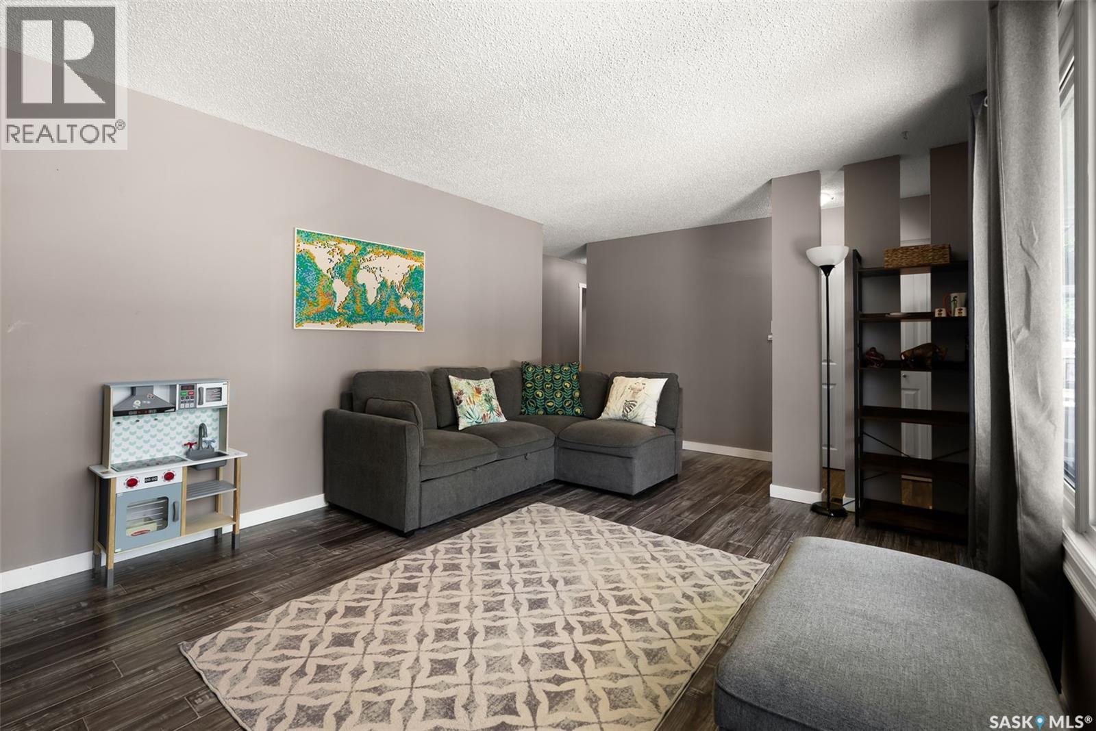 114 Mackenzie Crescent, Regina, Saskatchewan  S4N 5G5 - Photo 4 - SK016273
