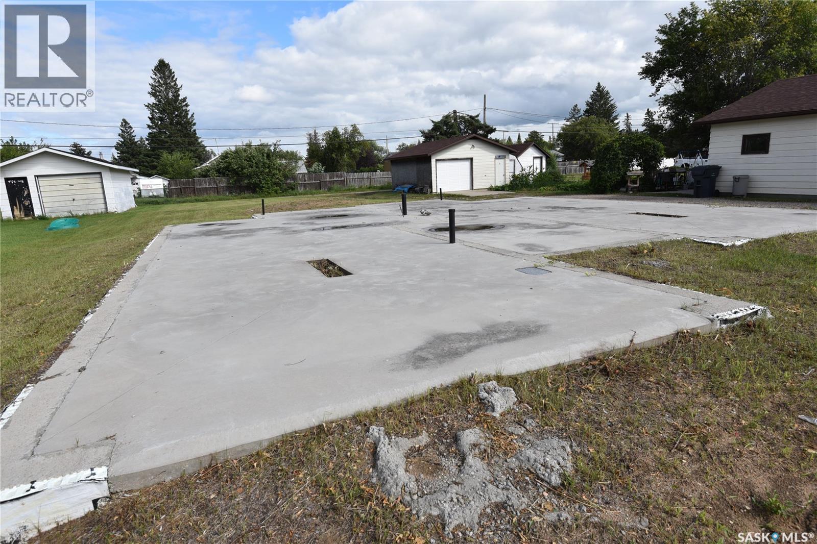 115 3rd Street N, Nipawin, Saskatchewan  S0E 1E0 - Photo 2 - SK016270