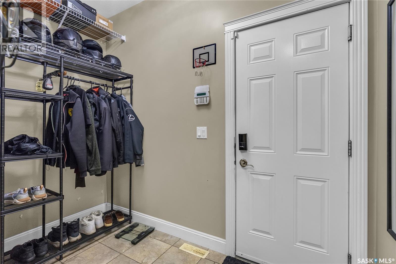 715 Beechdale Way, Saskatoon, Saskatchewan  S7V 0A5 - Photo 18 - SK016165
