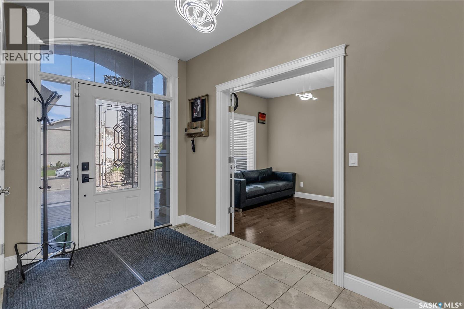 715 Beechdale Way, Saskatoon, Saskatchewan  S7V 0A5 - Photo 3 - SK016165