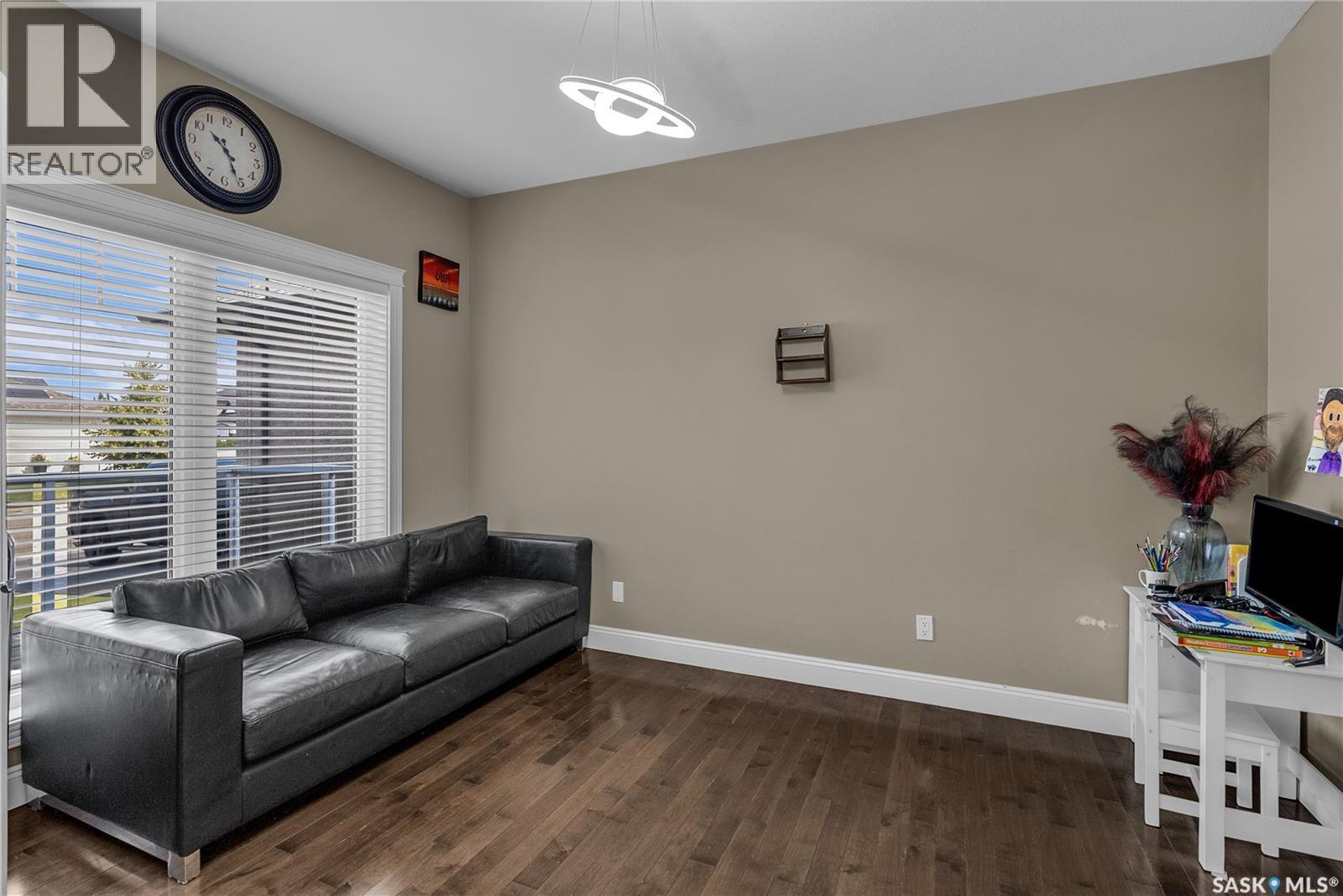 715 Beechdale Way, Saskatoon, Saskatchewan  S7V 0A5 - Photo 5 - SK016165