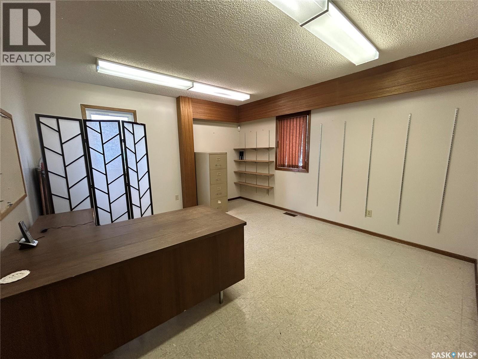 27 Hochelaga Street W, Moose Jaw, Saskatchewan  S6H 2E9 - Photo 10 - SK016145