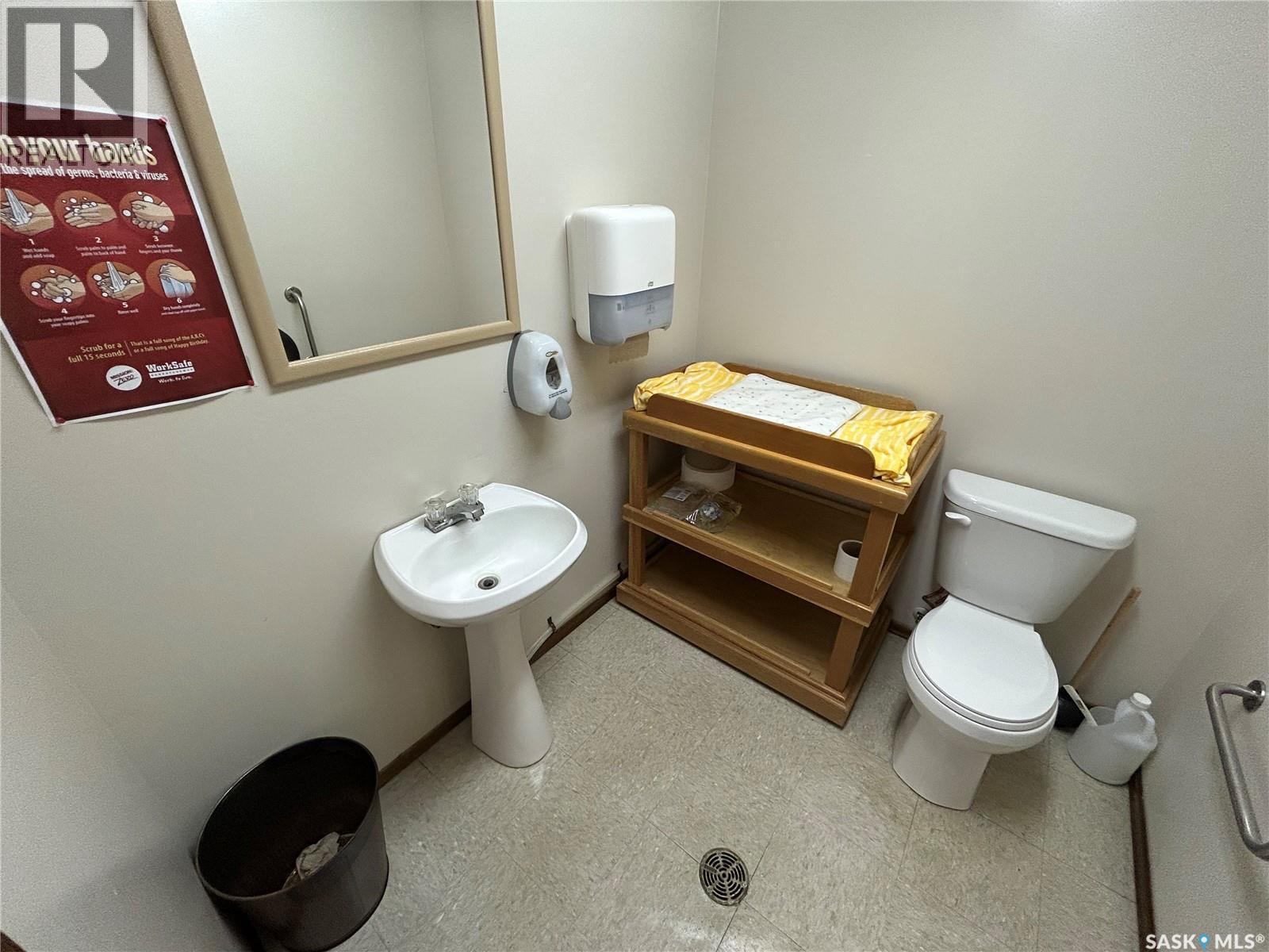 27 Hochelaga Street W, Moose Jaw, Saskatchewan  S6H 2E9 - Photo 11 - SK016145