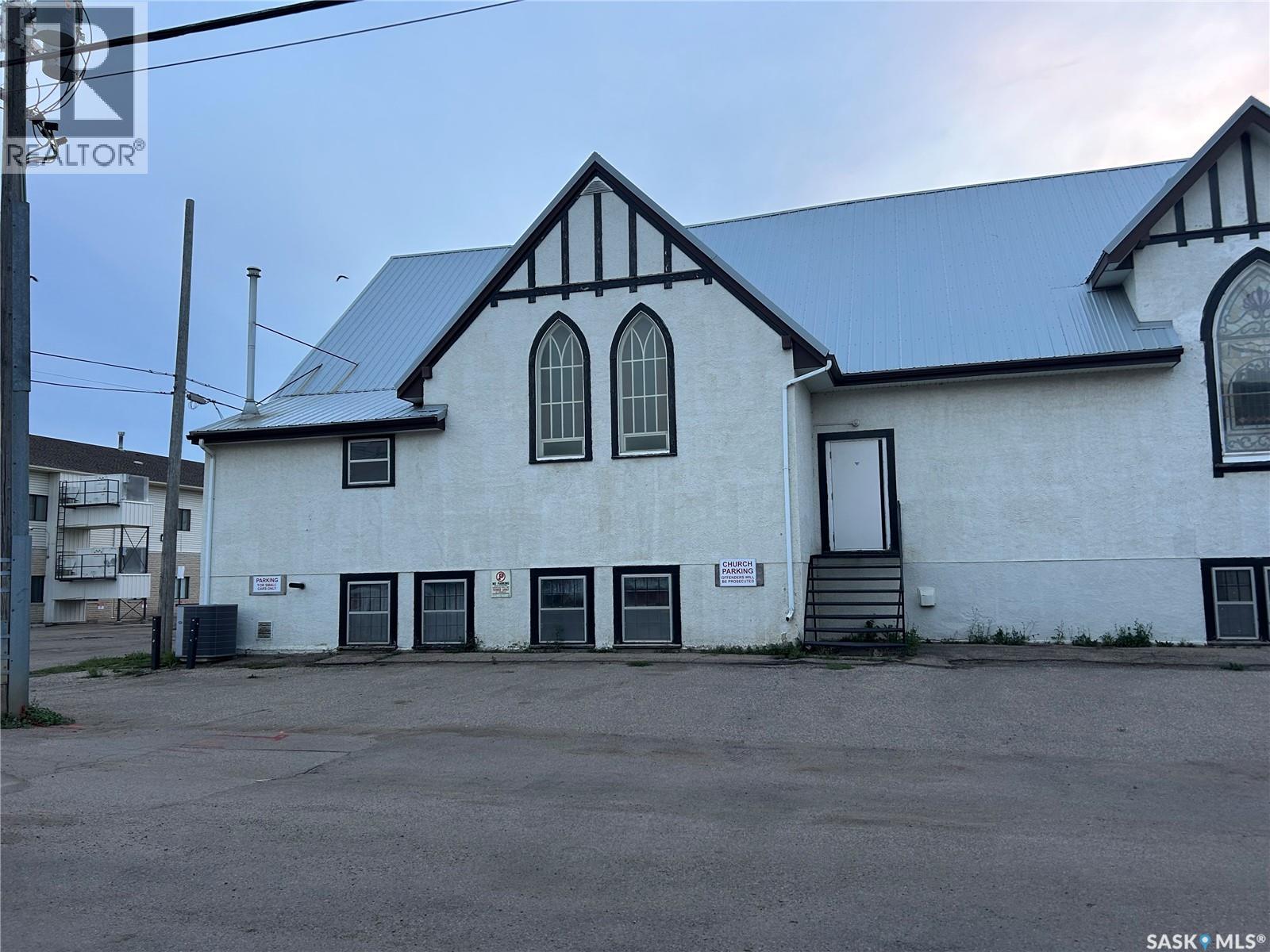 27 Hochelaga Street W, Moose Jaw, Saskatchewan  S6H 2E9 - Photo 46 - SK016145
