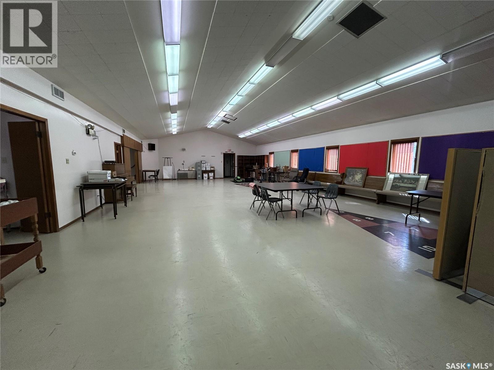 27 Hochelaga Street W, Moose Jaw, Saskatchewan  S6H 2E9 - Photo 5 - SK016145