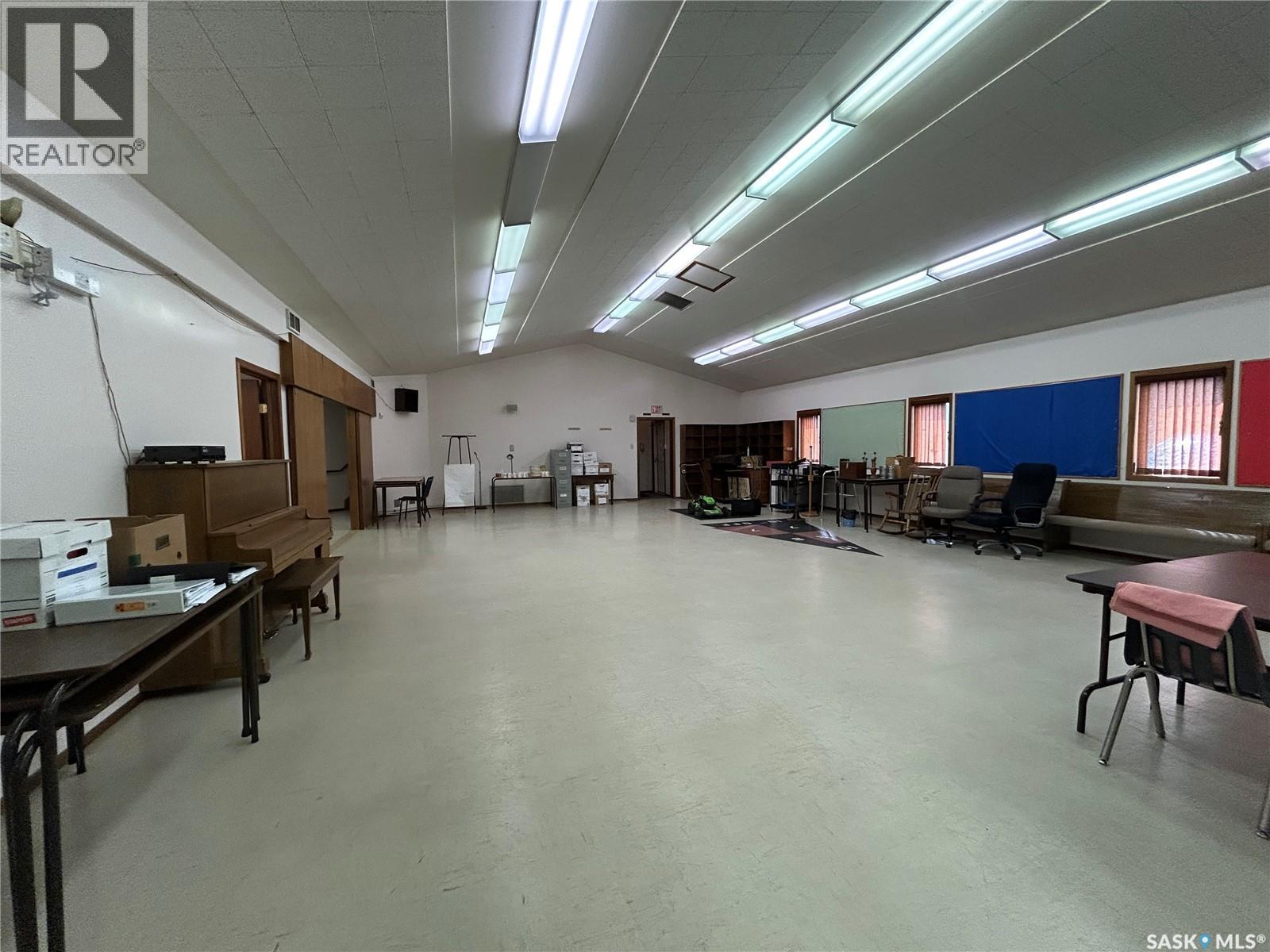 27 Hochelaga Street W, Moose Jaw, Saskatchewan  S6H 2E9 - Photo 6 - SK016145