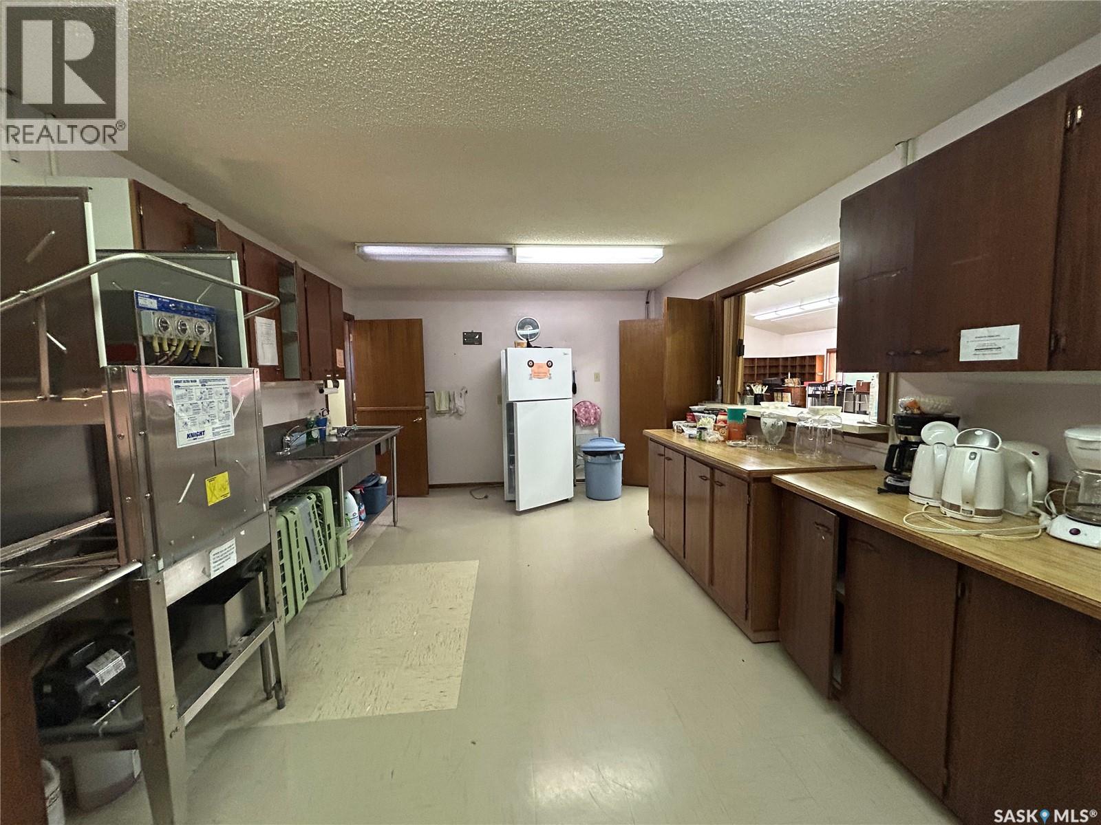 27 Hochelaga Street W, Moose Jaw, Saskatchewan  S6H 2E9 - Photo 8 - SK016145