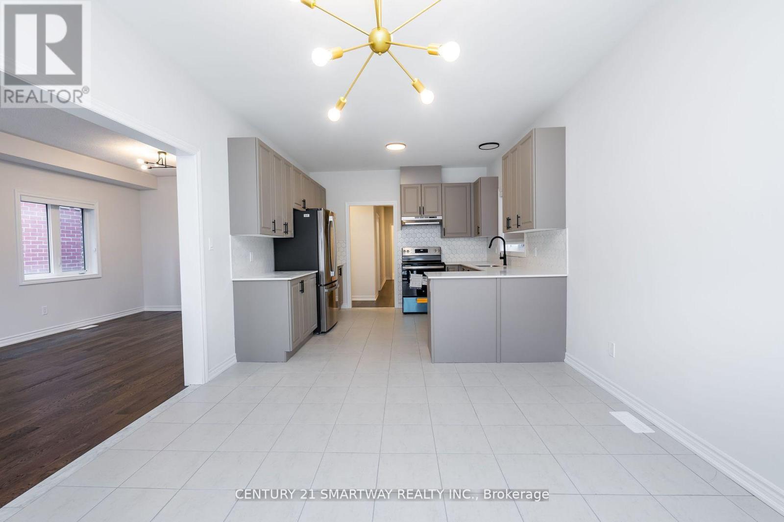 26 Huntsworth Avenue, Thorold, Ontario  L2V 5G7 - Photo 12 - X12357266