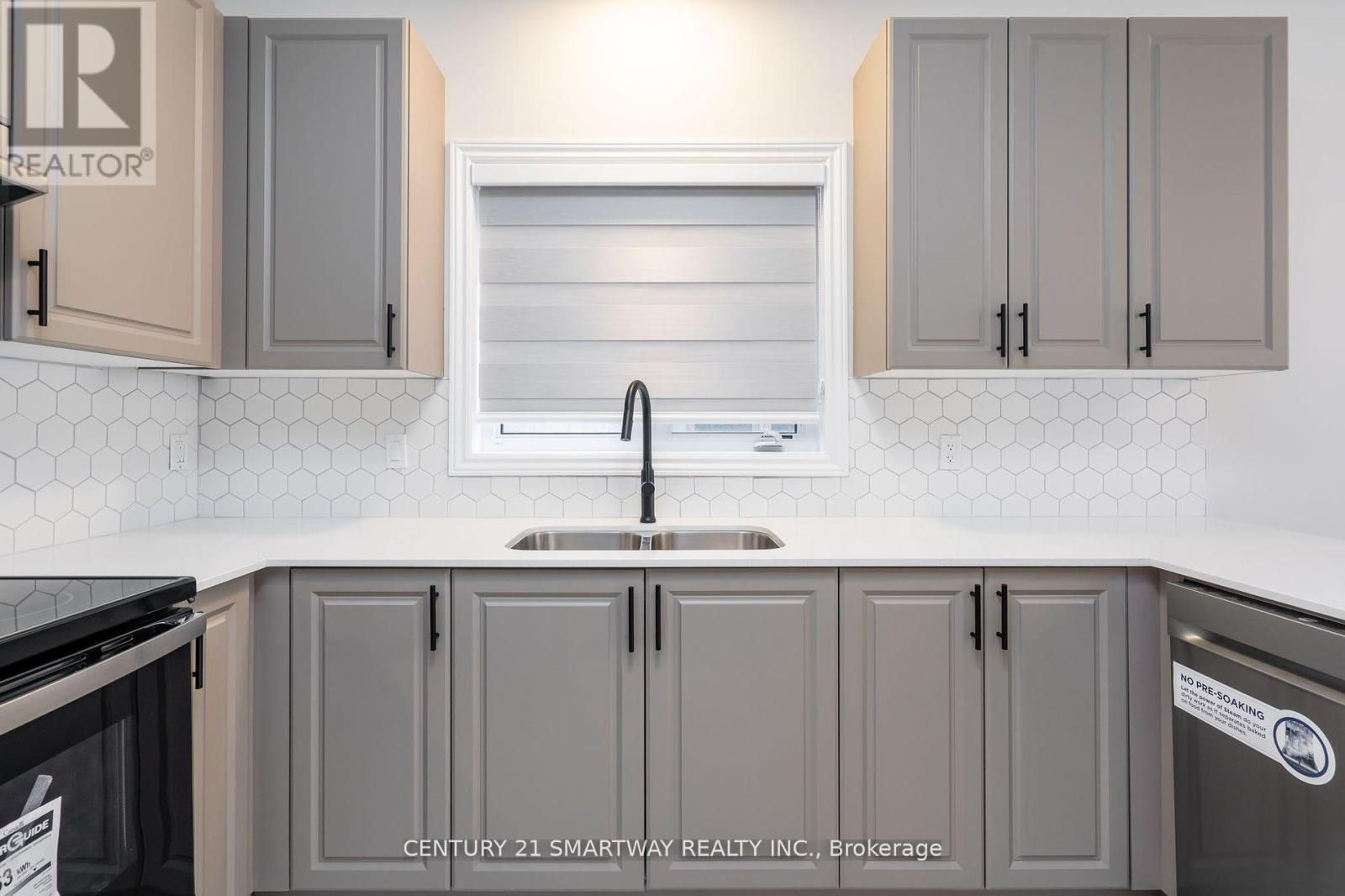 26 Huntsworth Avenue, Thorold, Ontario  L2V 5G7 - Photo 18 - X12357266