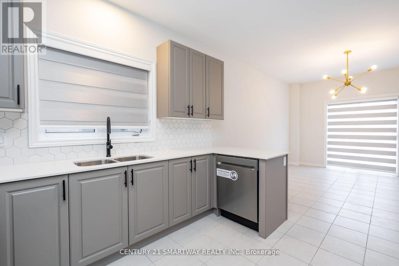 26 Huntsworth Avenue, Thorold, Ontario  L2V 5G7 - Photo 19 - X12357266