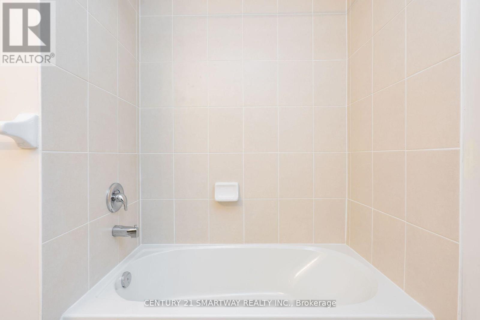 26 Huntsworth Avenue, Thorold, Ontario  L2V 5G7 - Photo 32 - X12357266