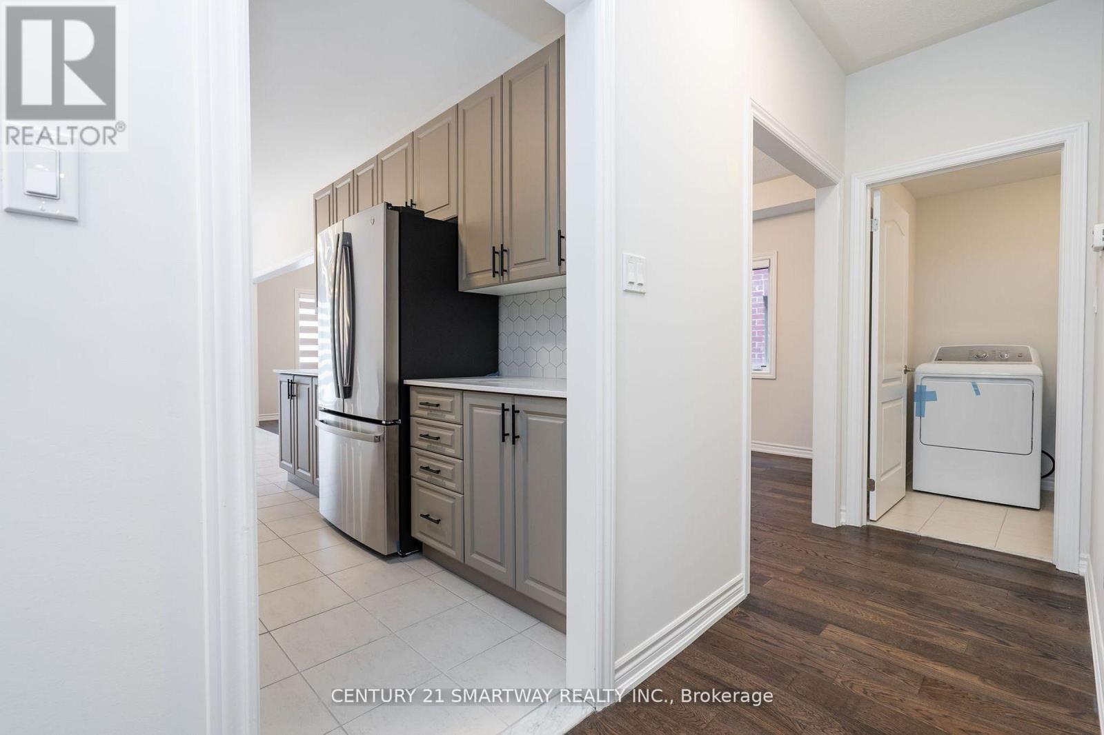 26 Huntsworth Avenue, Thorold, Ontario  L2V 5G7 - Photo 6 - X12357266
