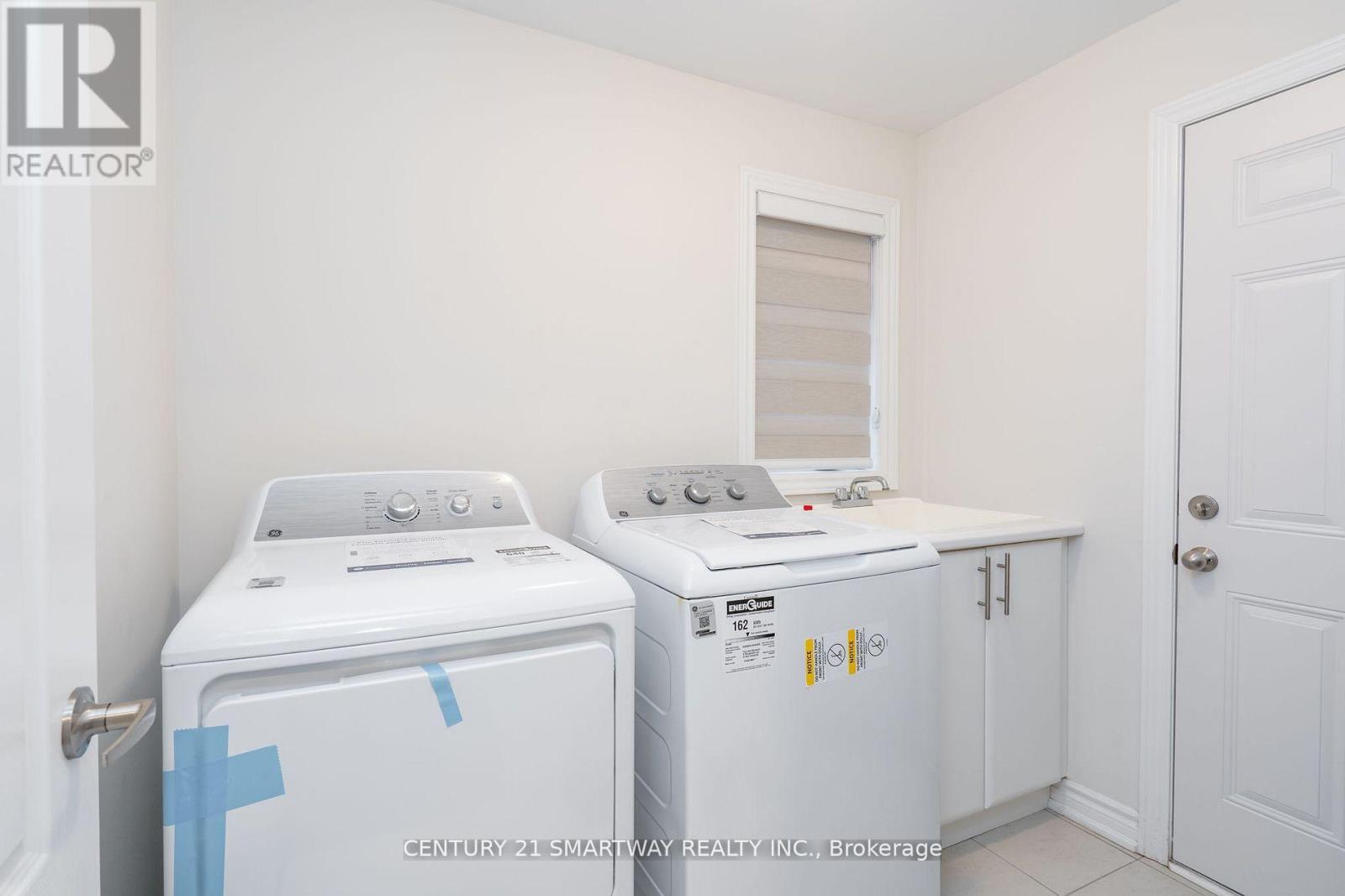 26 Huntsworth Avenue, Thorold, Ontario  L2V 5G7 - Photo 7 - X12357266