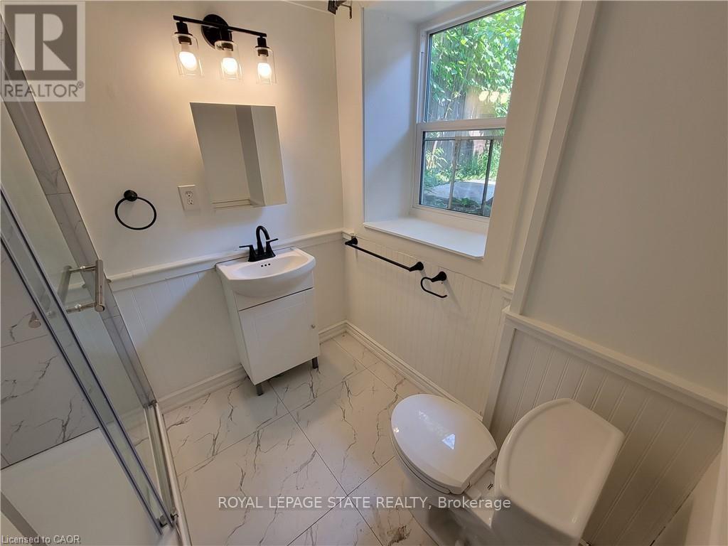 Lower - 98 West Avenue N, Hamilton, Ontario  L8L 5C3 - Photo 6 - X12357344