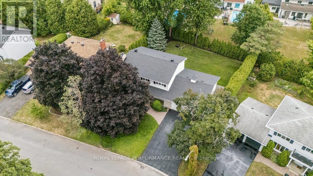 Property at 1889 FAIRMEADOW CRESCENT image 4