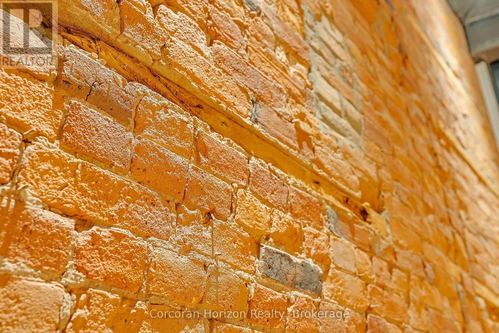 201-B - 12 James Street N, Hamilton, Ontario  L8R 2J9 - Photo 7 - X12357443