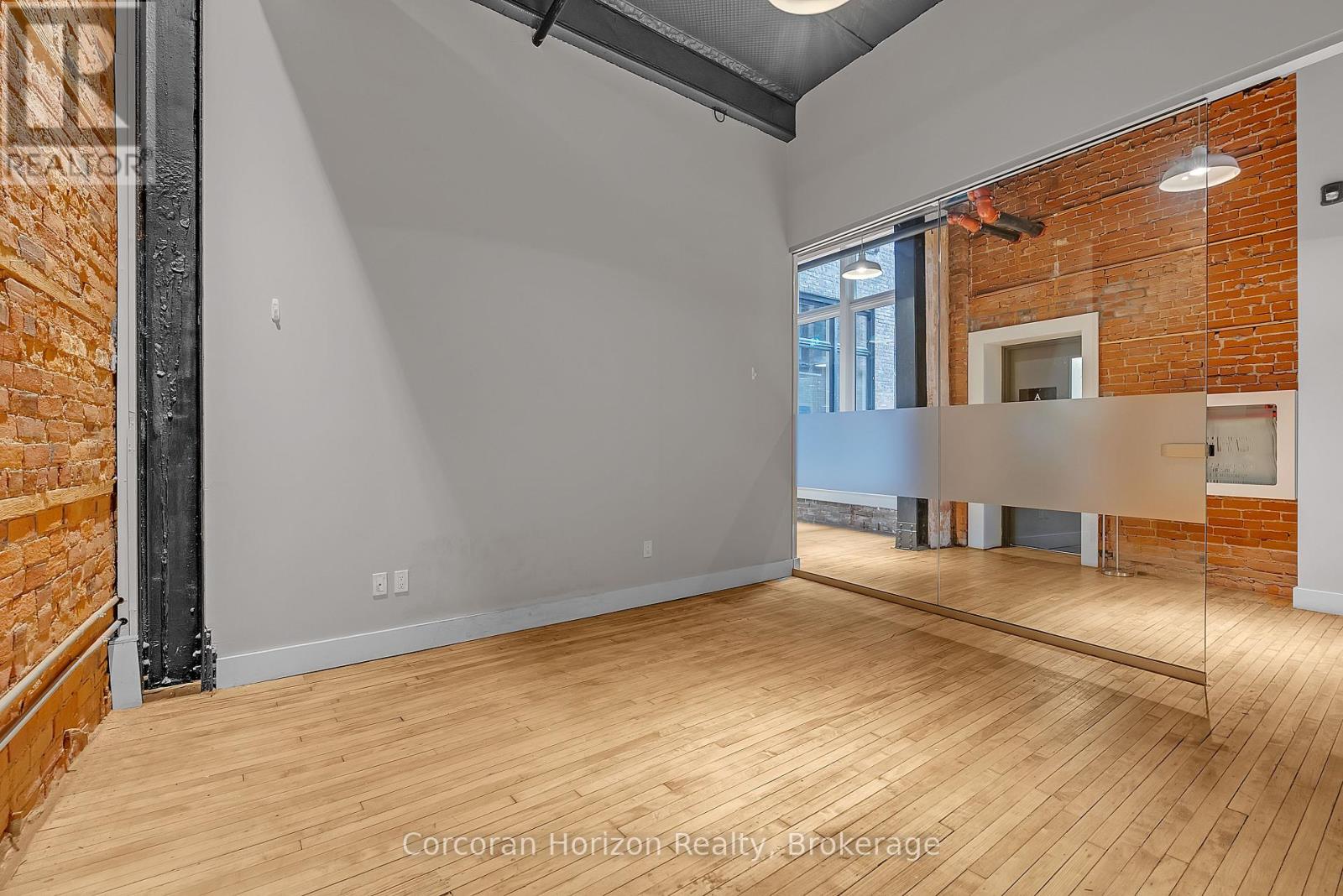 201-B - 12 James Street N, Hamilton, Ontario  L8R 2J9 - Photo 8 - X12357443