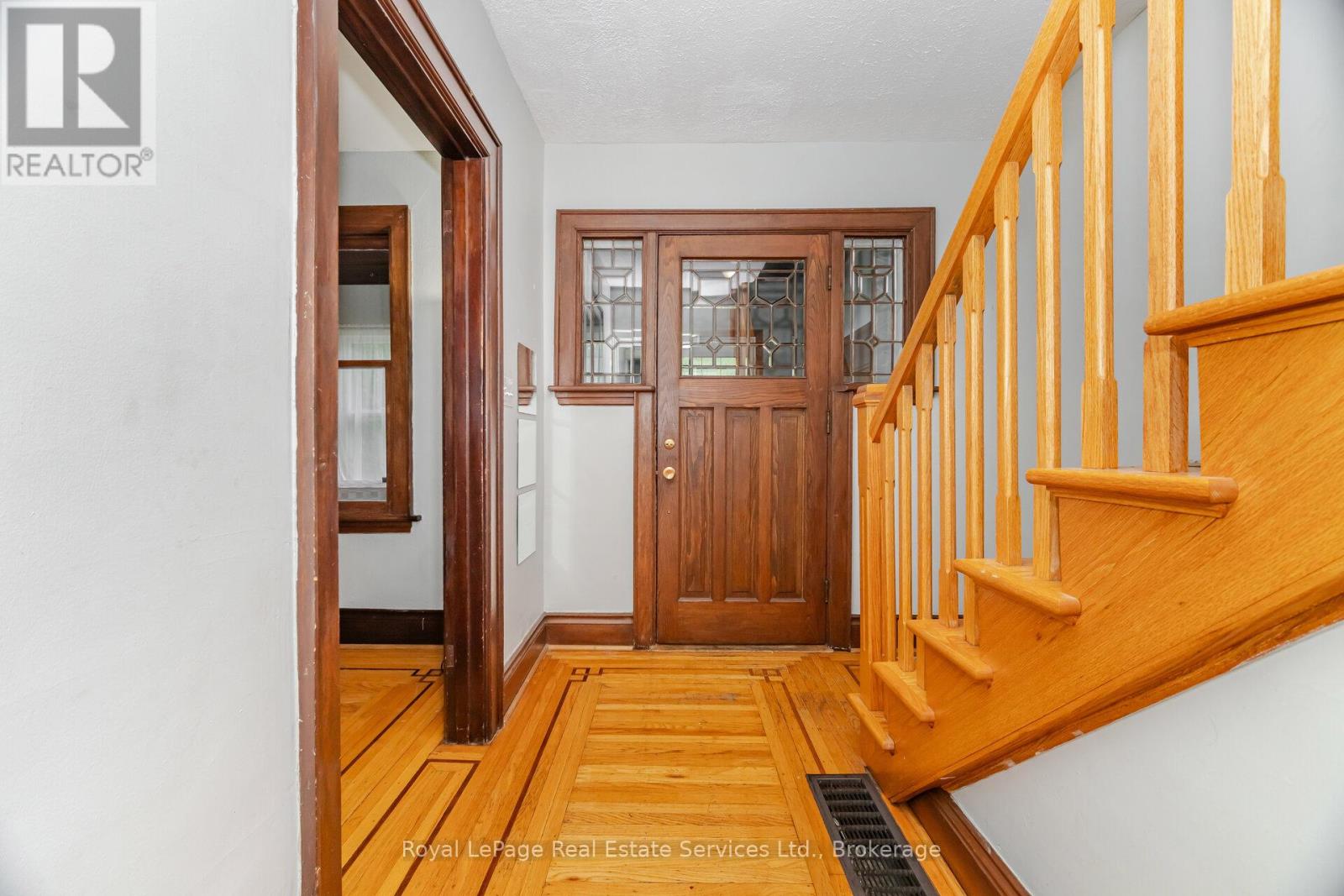 21 Paisley Avenue S, Hamilton, Ontario  L8S 1T8 - Photo 7 - X12357490