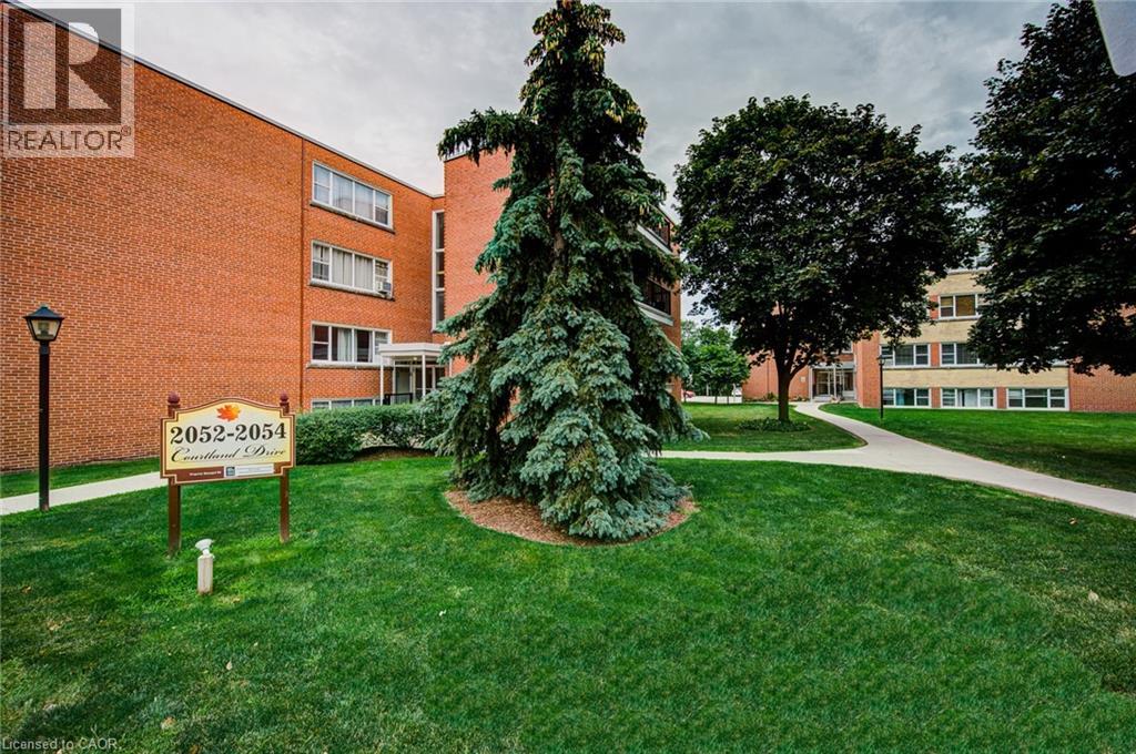2052 Courtland Drive Unit# 202, Burlington, Ontario  L7R 1R8 - Photo 1 - 40762494