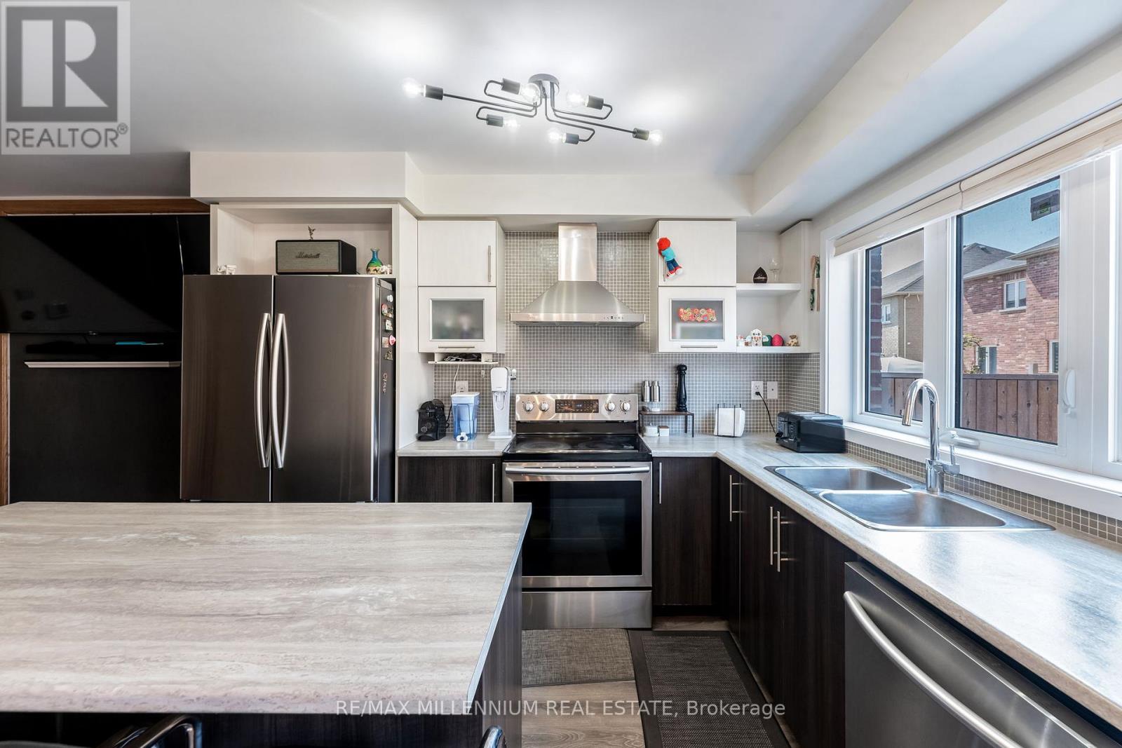494 Queen Mary Drive, Brampton, Ontario  L7A 4N3 - Photo 13 - W12357363
