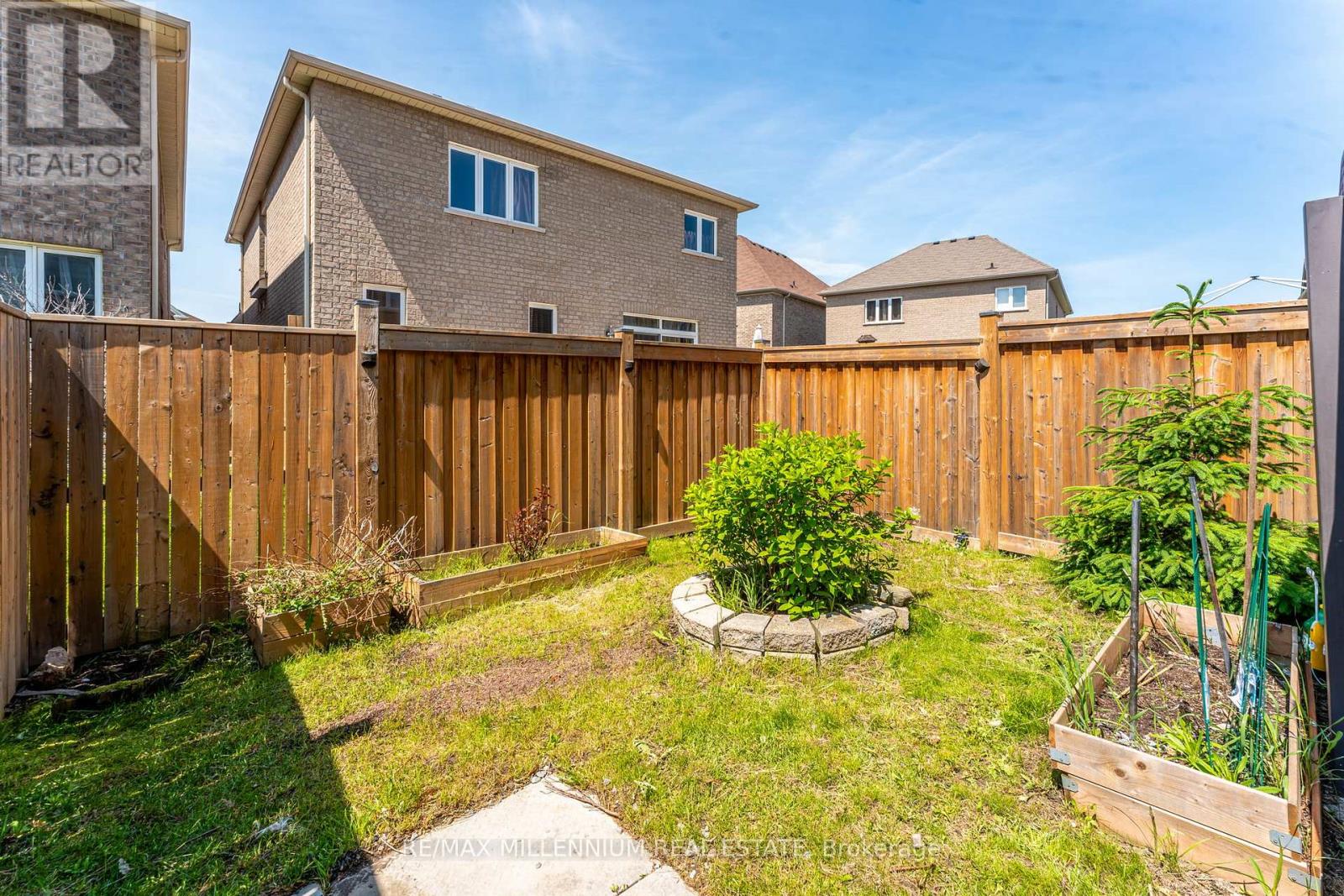 494 Queen Mary Drive, Brampton, Ontario  L7A 4N3 - Photo 38 - W12357363