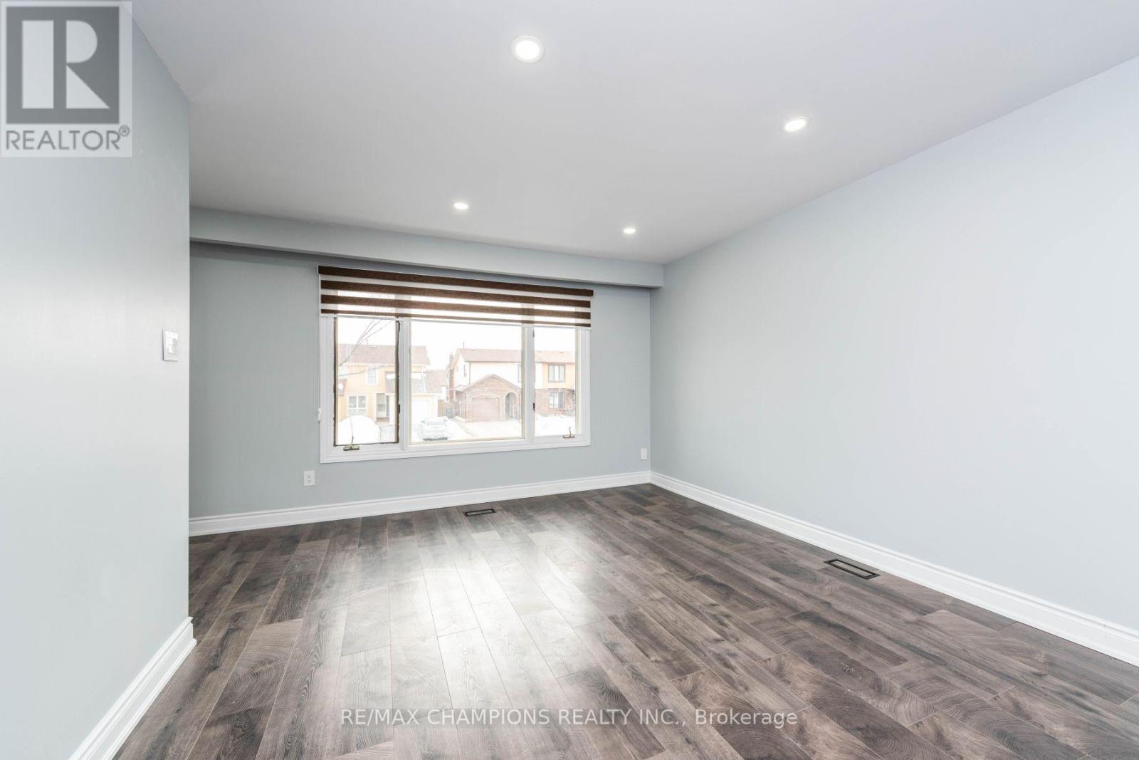 11 Crosswood Lane, Brampton, Ontario  L6V 3M1 - Photo 10 - W12357394