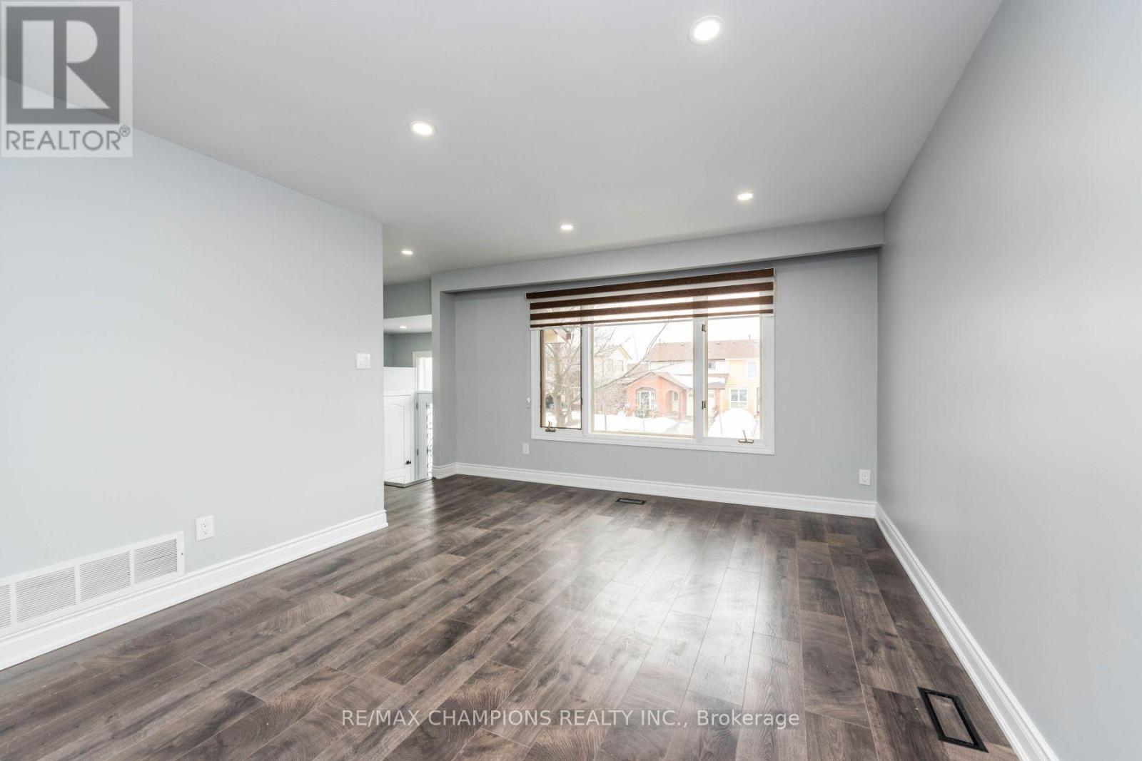 11 Crosswood Lane, Brampton, Ontario  L6V 3M1 - Photo 11 - W12357394