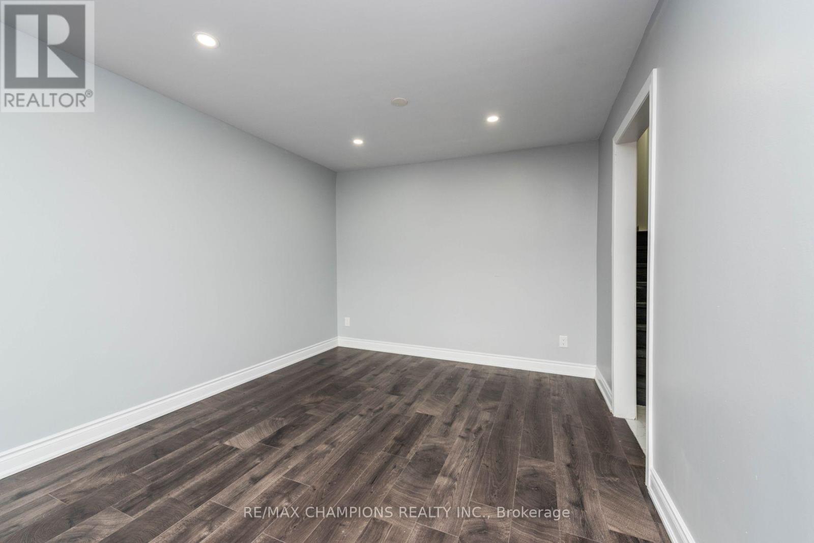 11 Crosswood Lane, Brampton, Ontario  L6V 3M1 - Photo 12 - W12357394