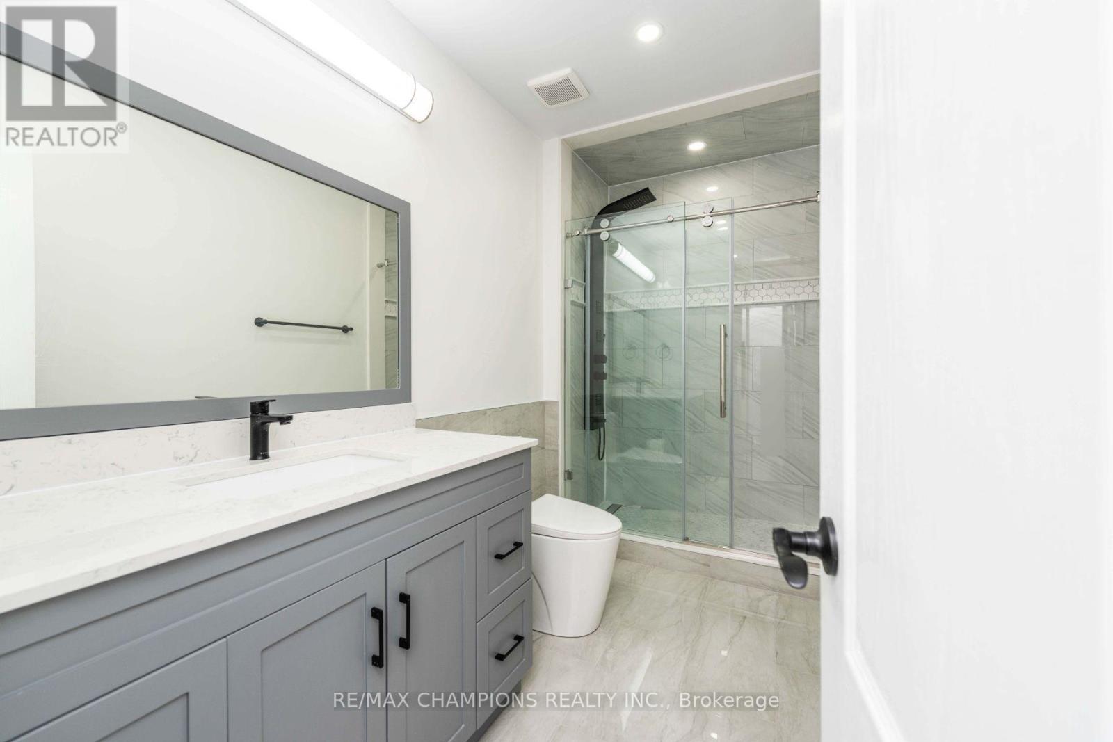 11 Crosswood Lane, Brampton, Ontario  L6V 3M1 - Photo 13 - W12357394