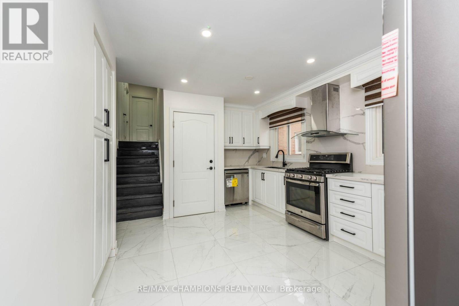 11 Crosswood Lane, Brampton, Ontario  L6V 3M1 - Photo 21 - W12357394